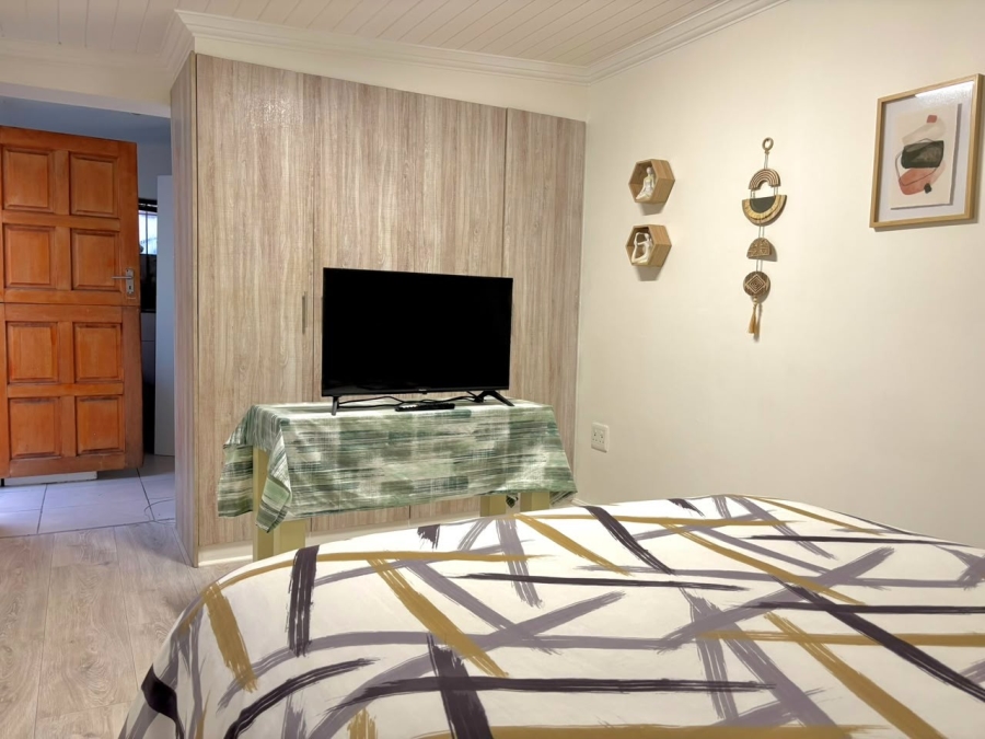 6 Bedroom Property for Sale in Vasco Estate Western Cape
